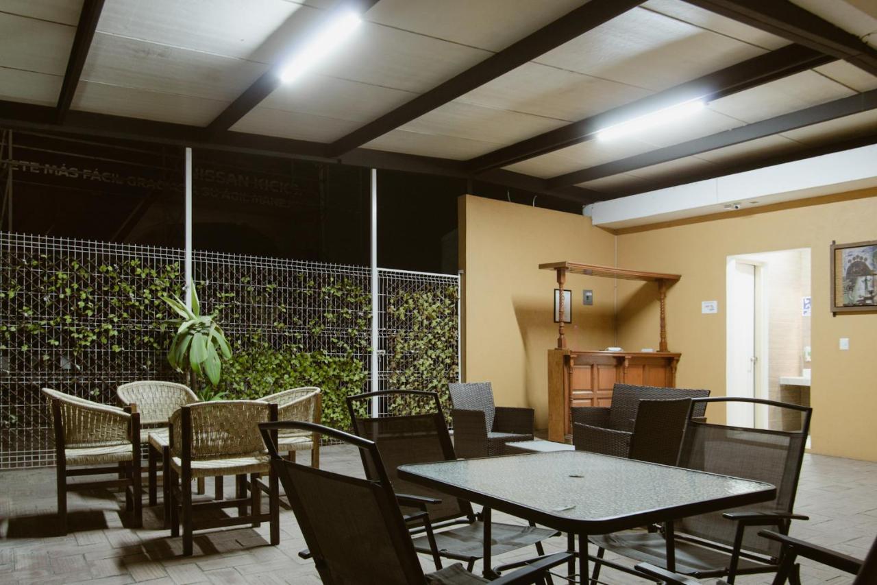 Hotel Guiva Aeropuerto Oaxaca Exteriör bild